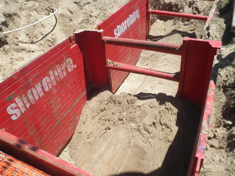 United Rentals Shore Hire Steel Manhole Shoring Box