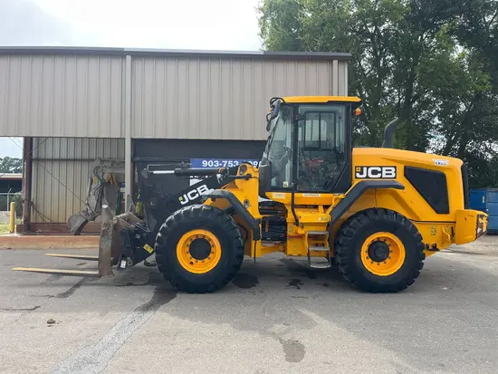 2022 JCB 427 Wheel Loader