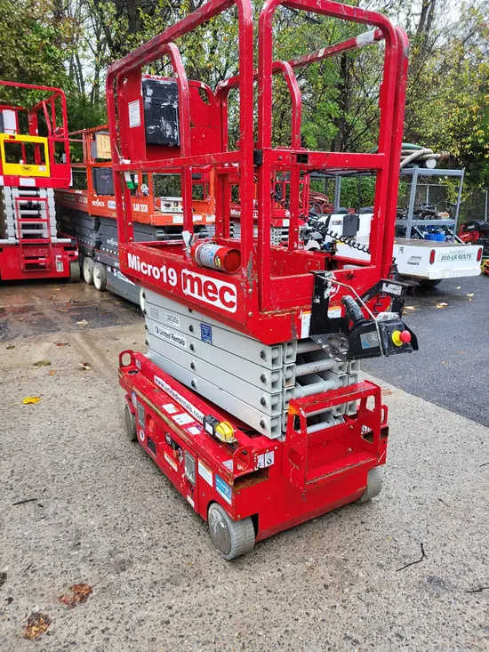 2018 MEC MICRO 19 Scissor Lift