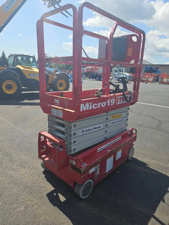 2018 MEC MICRO 19 Scissor Lift