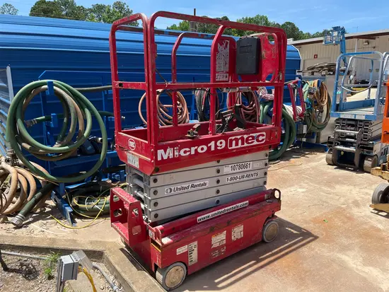 2018 MEC MICRO 19 Scissor Lift