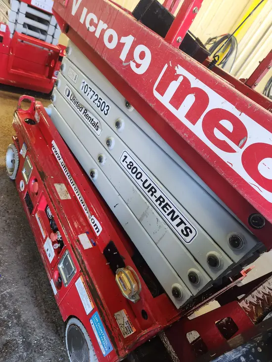 2018 MEC MICRO 19 Scissor Lift