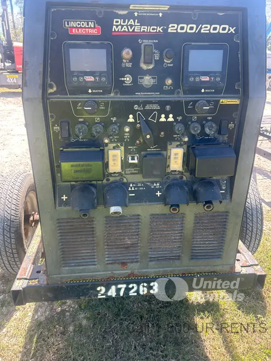 2020 Lincoln Electric DUAL MAVERICK Welder