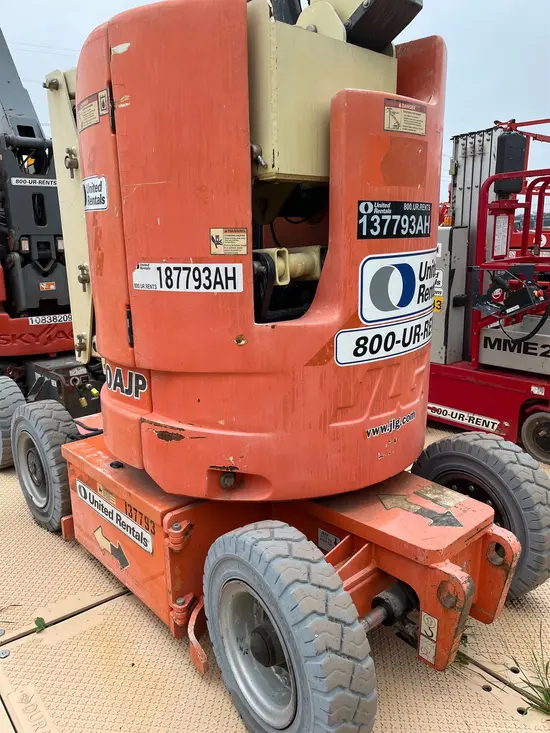 2014 JLG E300AJP Articulating Boom Lift
