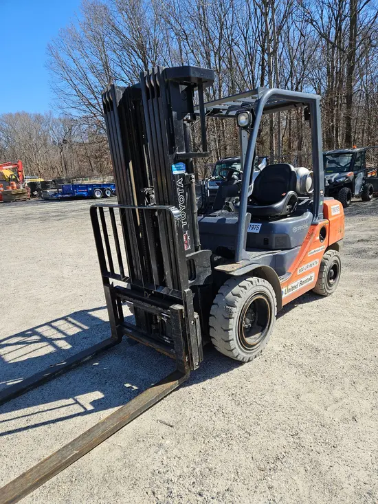 2019 Toyota 8FGU30 Warehouse Forklift
