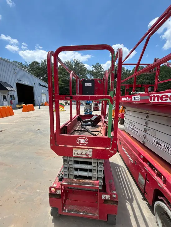 2018 MEC MICRO 19 Scissor Lift