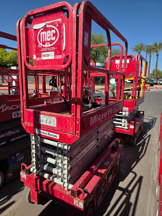 2018 MEC MICRO 19 Scissor Lift