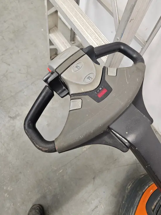 2023 Toyota 8HBW23 Jack