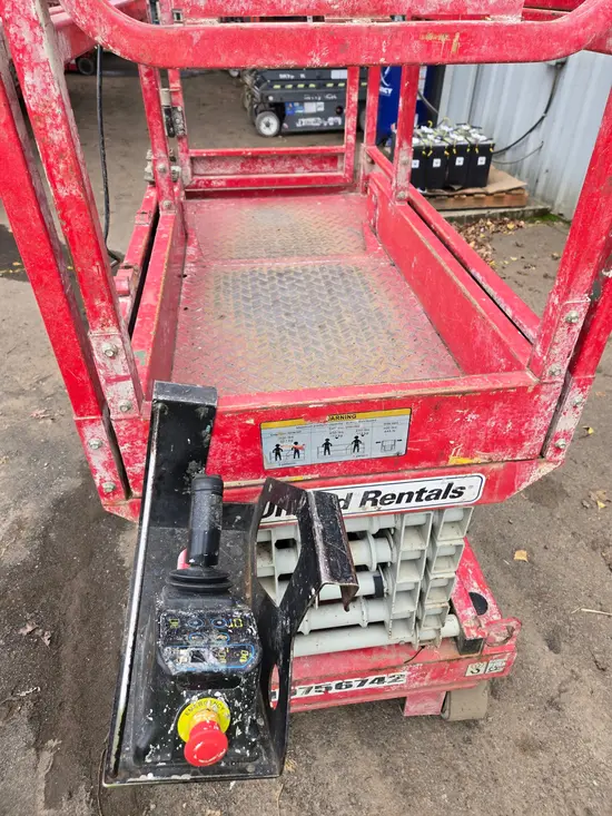 2018 MEC MICRO 19 Scissor Lift