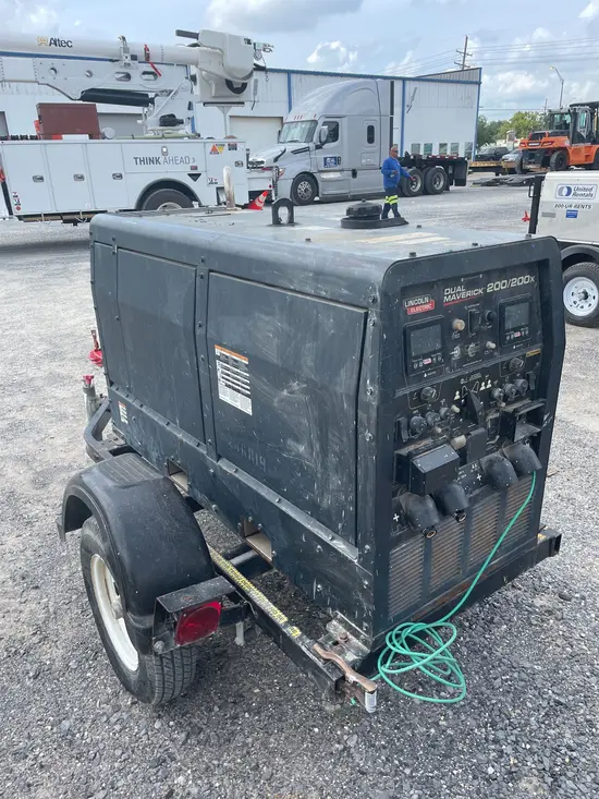 2020 Lincoln Electric DUAL MAVERICK Welder