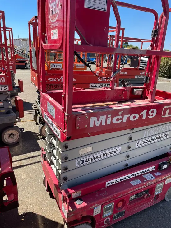 2018 MEC MICRO 19 Scissor Lift