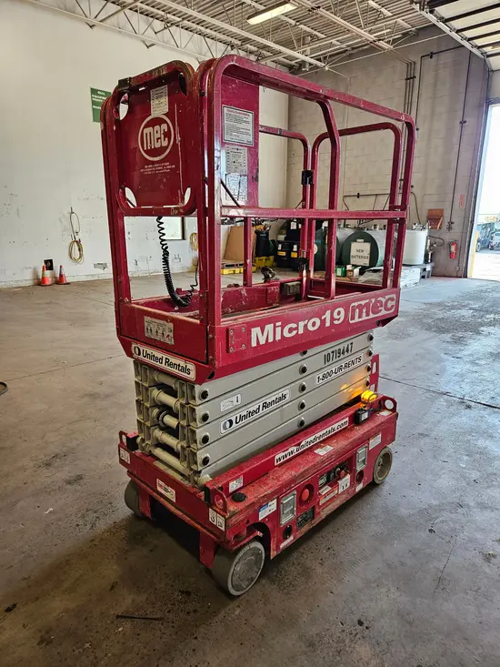 2018 MEC MICRO 19 Scissor Lift