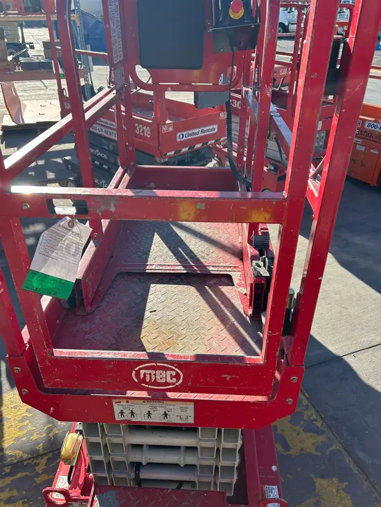 2018 MEC MICRO 19 Scissor Lift