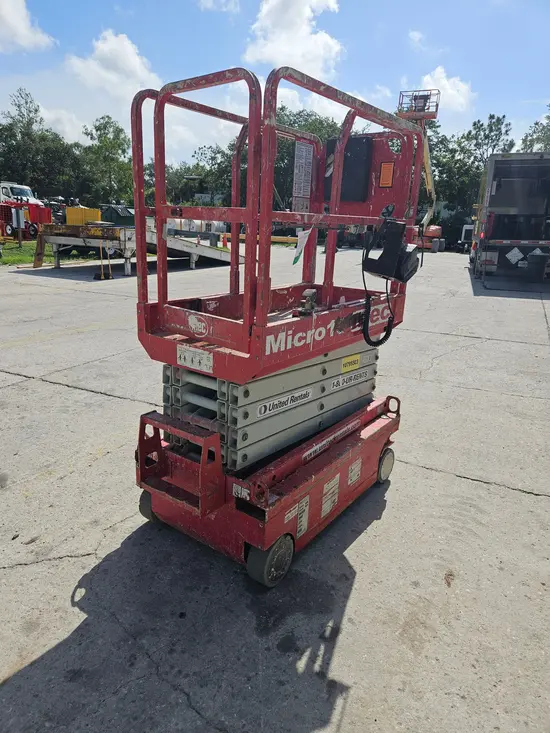 2018 MEC MICRO 19 Scissor Lift