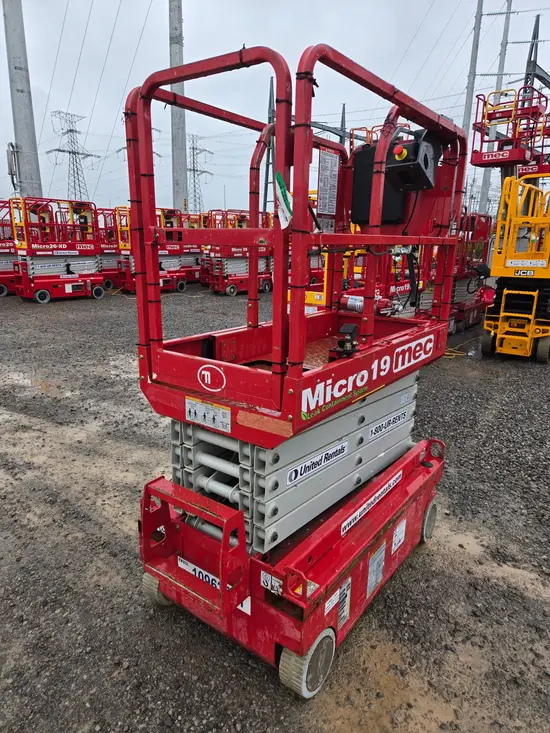 2019 MEC MICRO 19 Scissor Lift