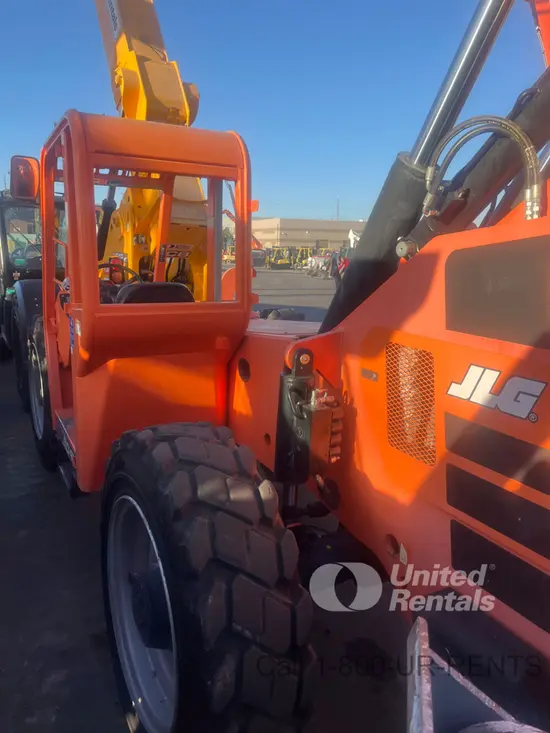 2018 SKYTRAK 8042 Forklift
