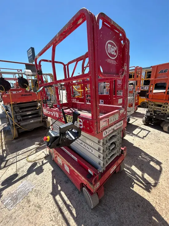 2018 MEC MICRO 19 Scissor Lift