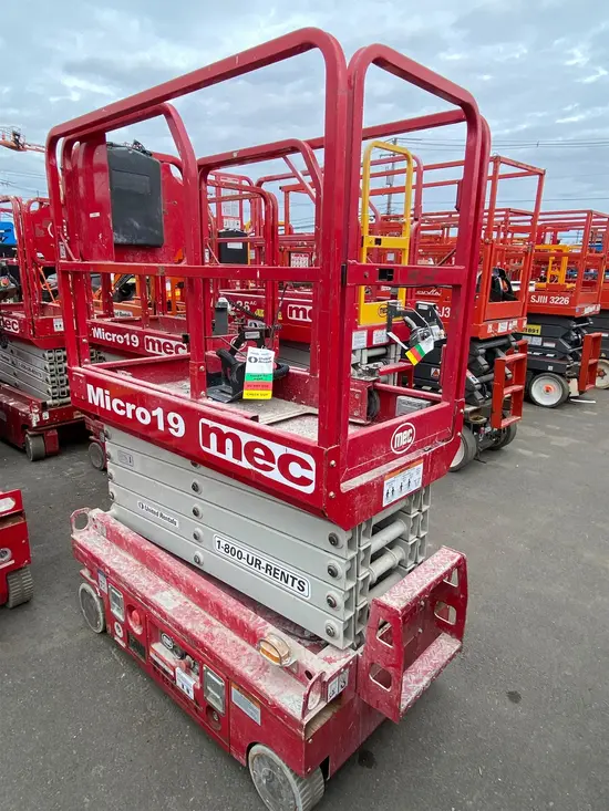 2018 MEC MICRO 19 Scissor Lift