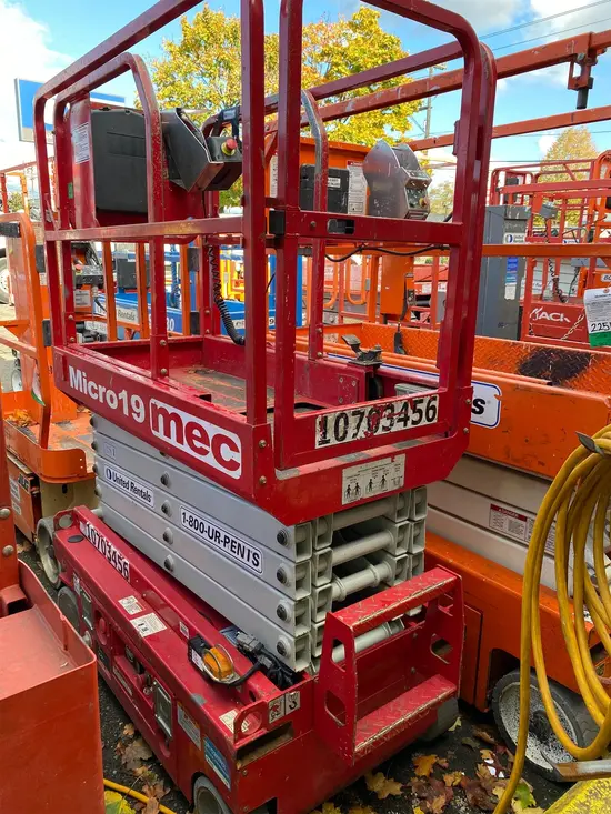 2017 MEC MICRO 19 Scissor Lift