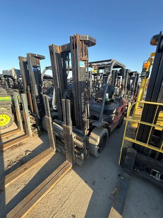 2019 Toyota 8FGU30 Warehouse Forklift