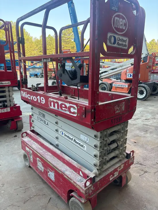 2018 MEC MICRO 19 Scissor Lift