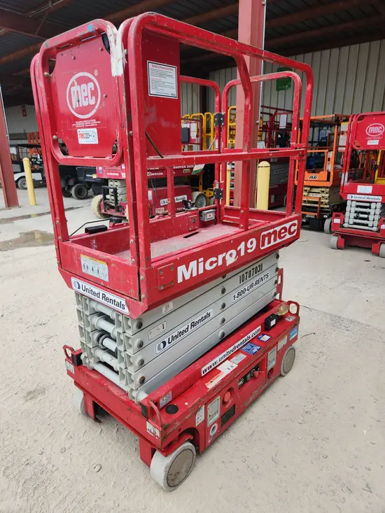 2018 MEC MICRO 19 Scissor Lift