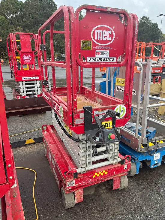 2018 MEC MICRO 19 Scissor Lift