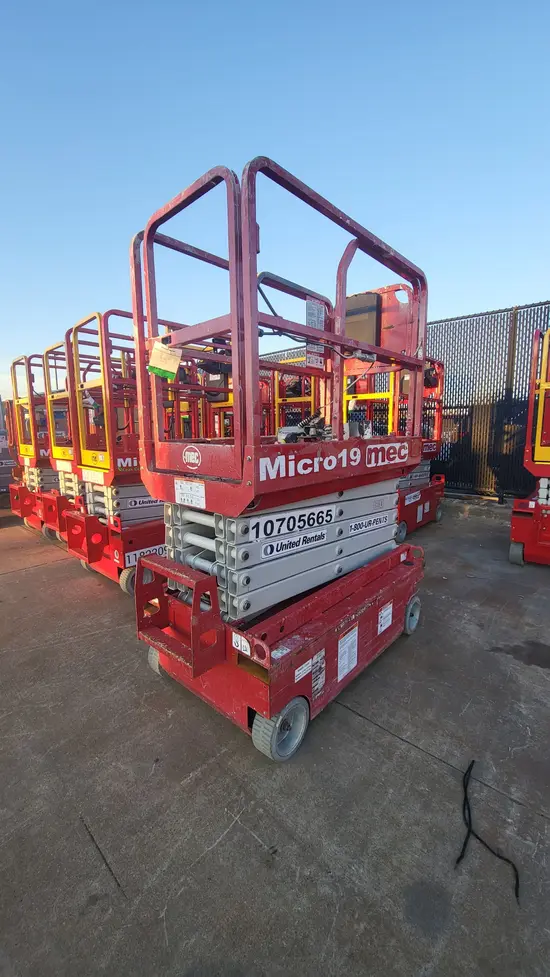 2018 MEC MICRO 19 Scissor Lift