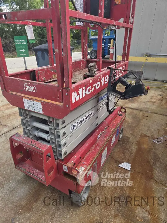 2018 MEC MICRO 19 Scissor Lift