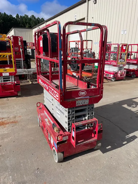 2019 MEC MICRO 19 Scissor Lift