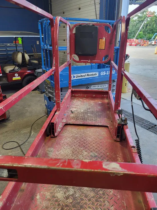 2018 MEC MICRO 19 Scissor Lift