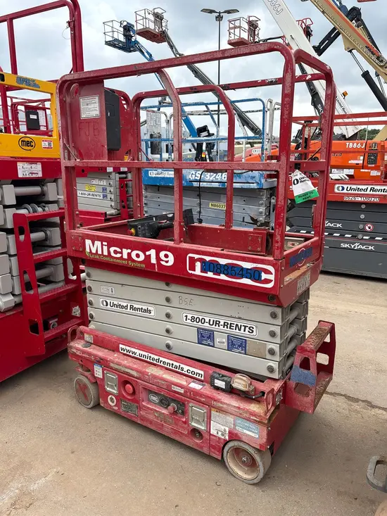 2019 MEC MICRO 19 Scissor Lift