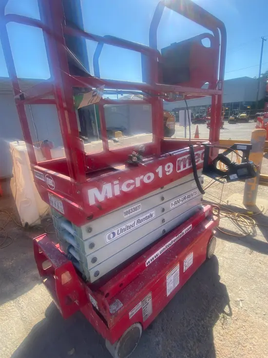 2018 MEC MICRO 19 Scissor Lift