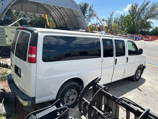 2017 Chevrolet E3500EXTLTGRWD Vehicle