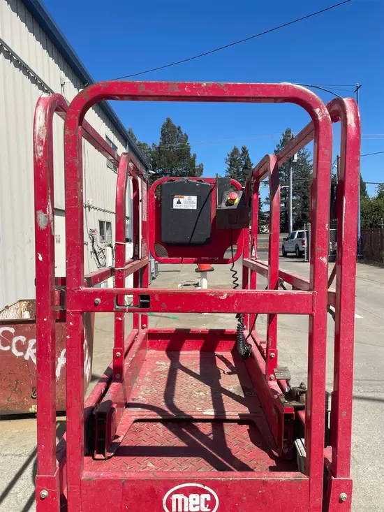2018 MEC MICRO 19 Scissor Lift