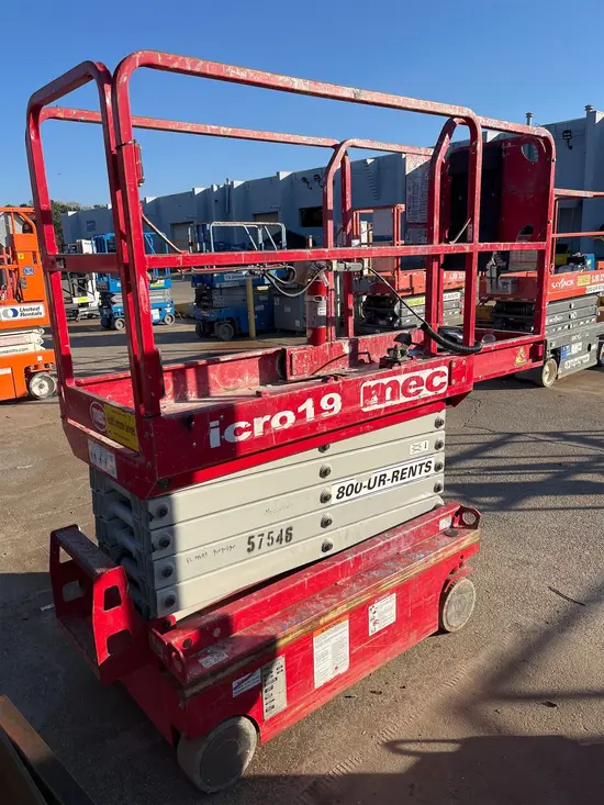 2018 MEC MICRO 19 Scissor Lift