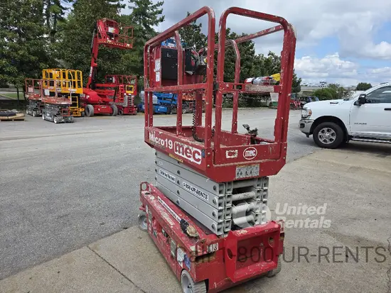 2019 MEC MICRO 19 Scissor Lift