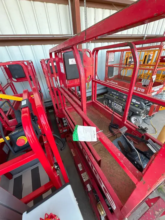 2018 MEC MICRO 19 Scissor Lift