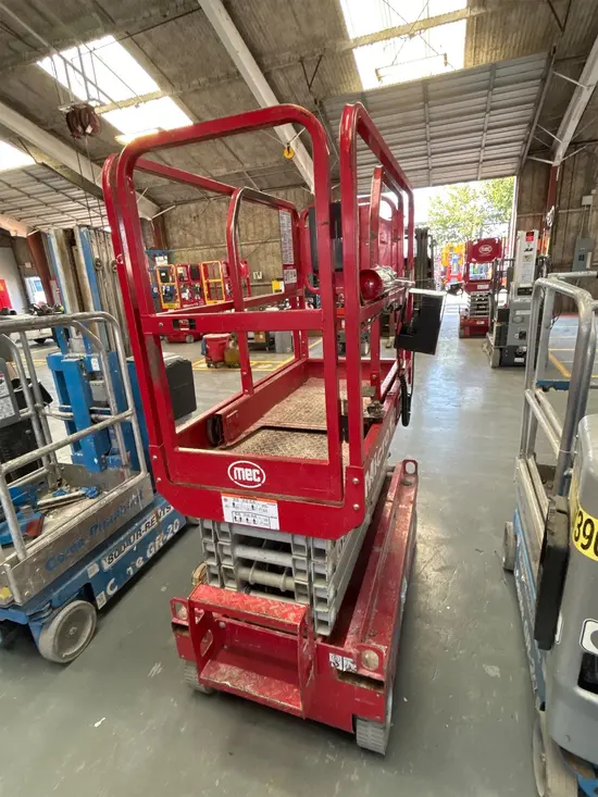 2019 MEC MICRO 19 Scissor Lift