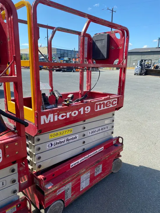 2018 MEC MICRO 19 Scissor Lift