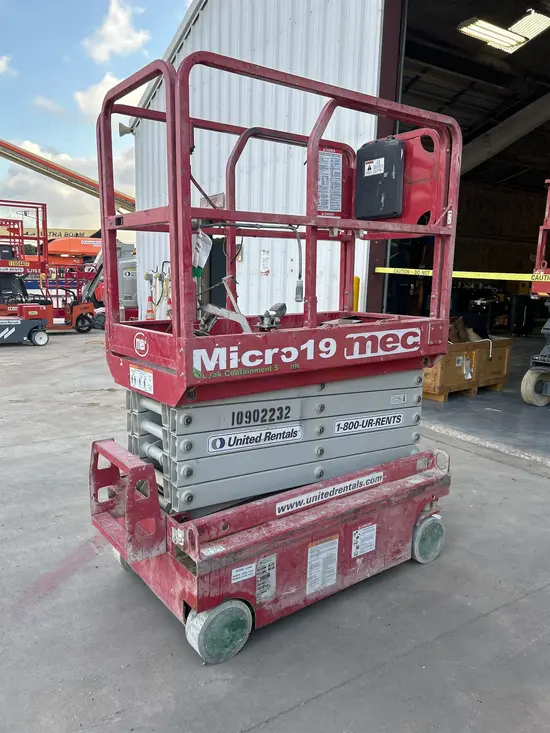 2019 MEC MICRO 19 Scissor Lift