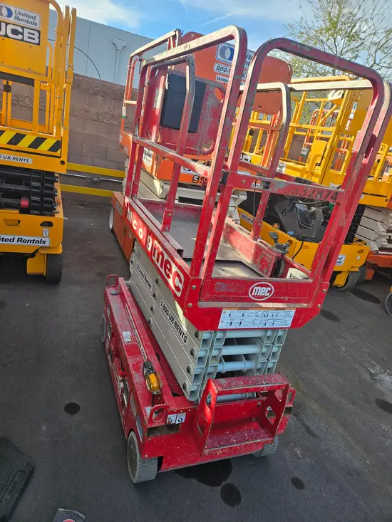2018 MEC MICRO 19 Scissor Lift