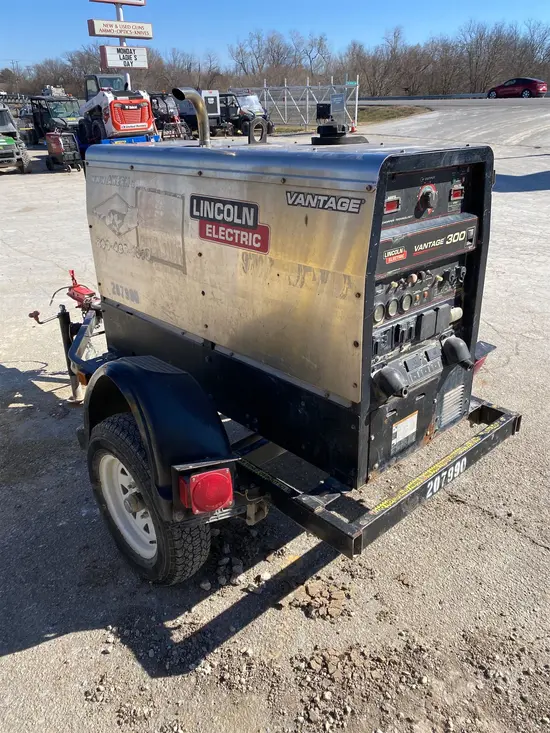 2019 Lincoln Electric VANTAGE 435 Welder
