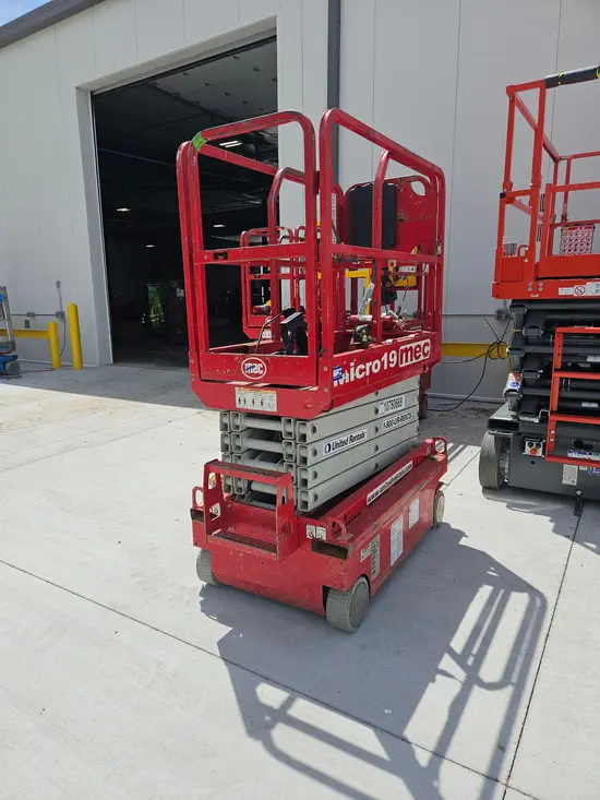 2018 MEC MICRO 19 Scissor Lift