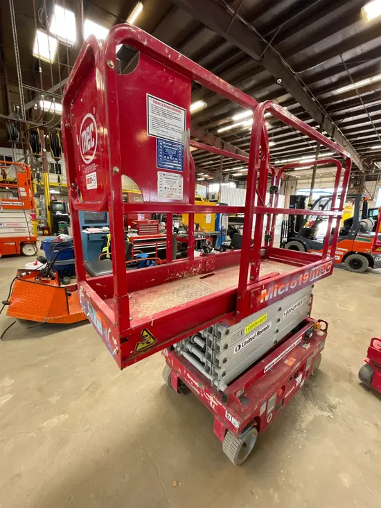 2018 MEC MICRO 19 Scissor Lift