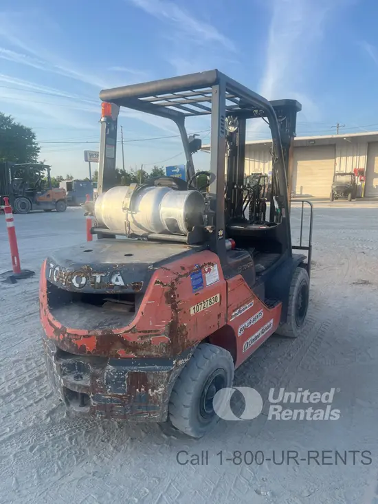 2018 Toyota 8FGU30 Warehouse Forklift