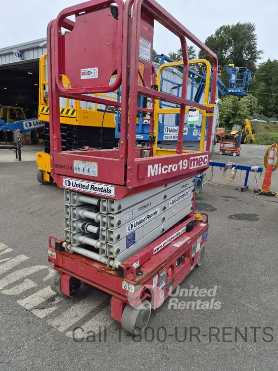 2019 MEC MICRO 19 Scissor Lift