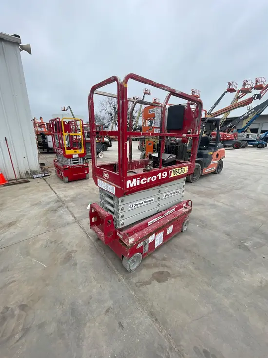2018 MEC MICRO 19 Scissor Lift