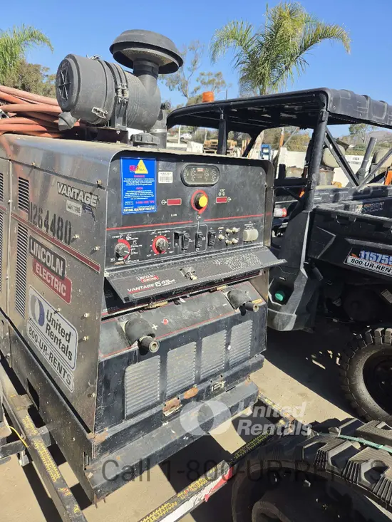 2021 Lincoln Electric VANTAGE 549 Welder