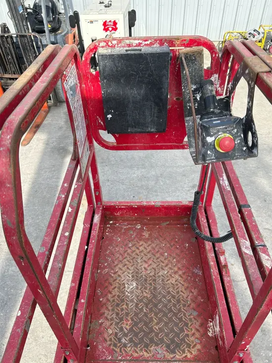 2018 MEC MICRO 19 Scissor Lift